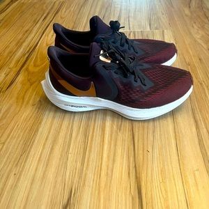 Nike zoom women’s running shoes